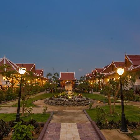 Ravorn Villa Boutique Battambang Bagian luar foto