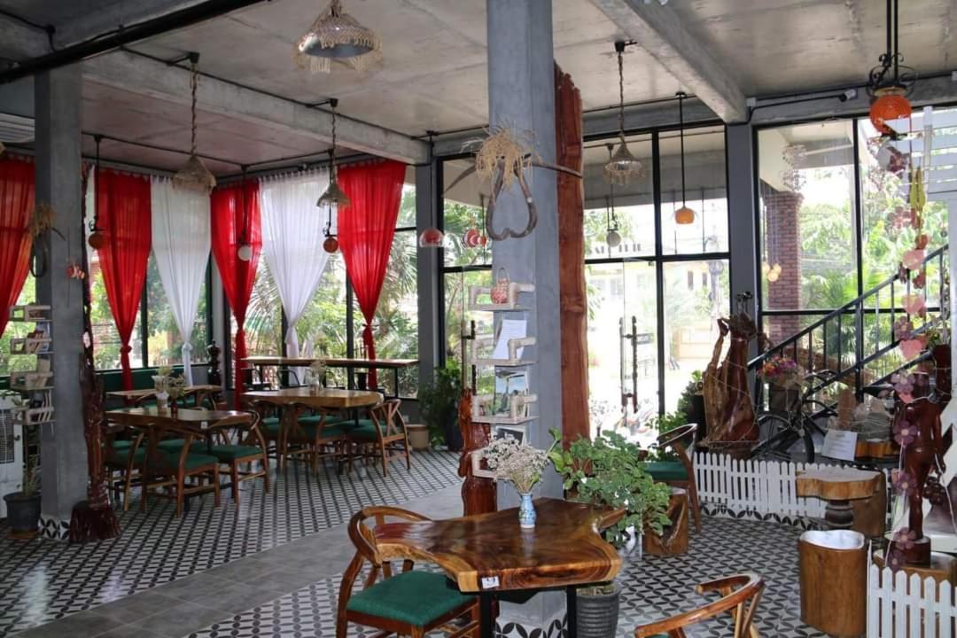 Ravorn Villa Boutique Battambang Bagian luar foto