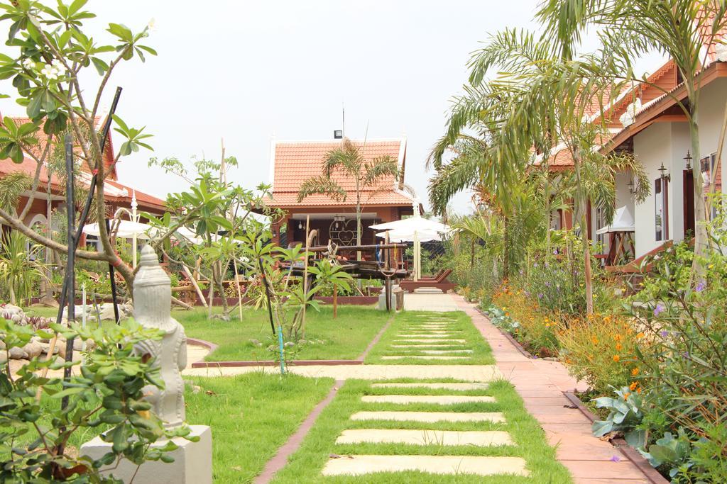 Ravorn Villa Boutique Battambang Bagian luar foto
