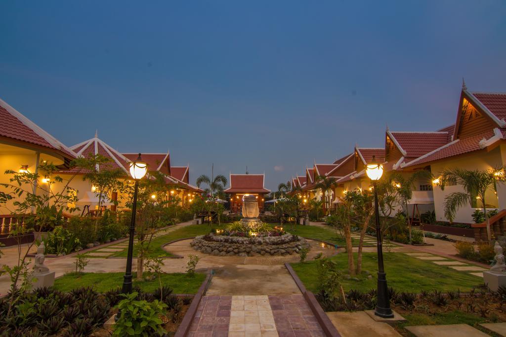 Ravorn Villa Boutique Battambang Bagian luar foto