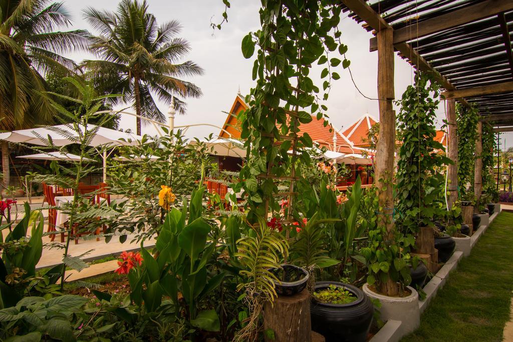Ravorn Villa Boutique Battambang Bagian luar foto