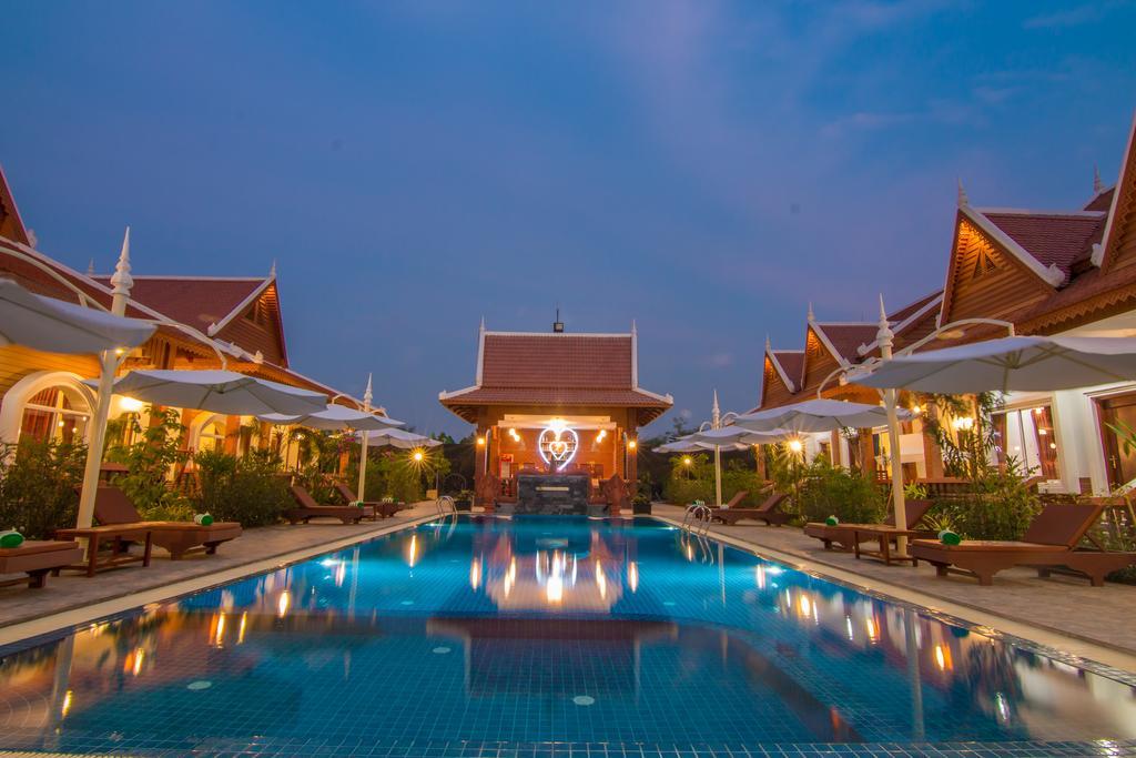 Ravorn Villa Boutique Battambang Bagian luar foto