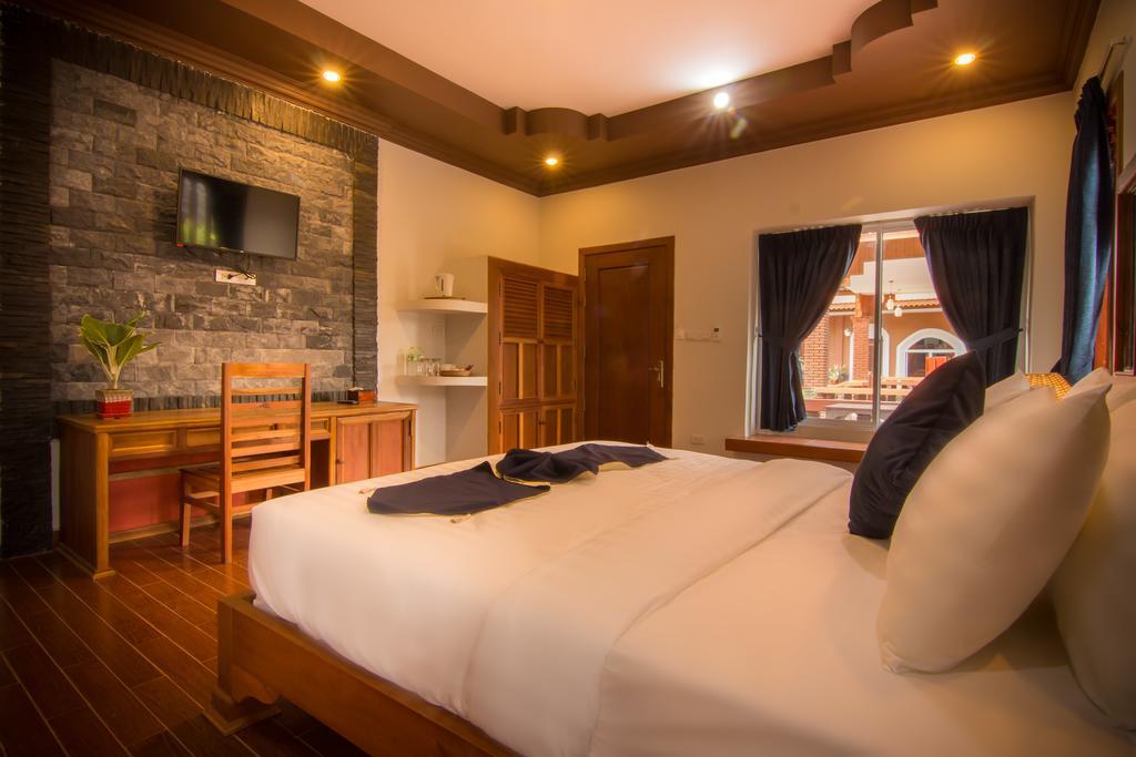 Ravorn Villa Boutique Battambang Bagian luar foto