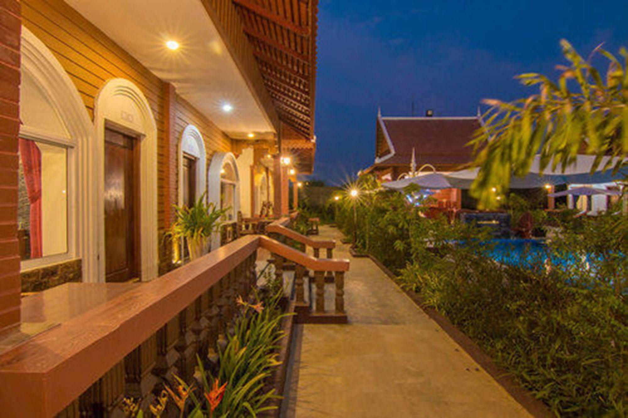 Ravorn Villa Boutique Battambang Bagian luar foto