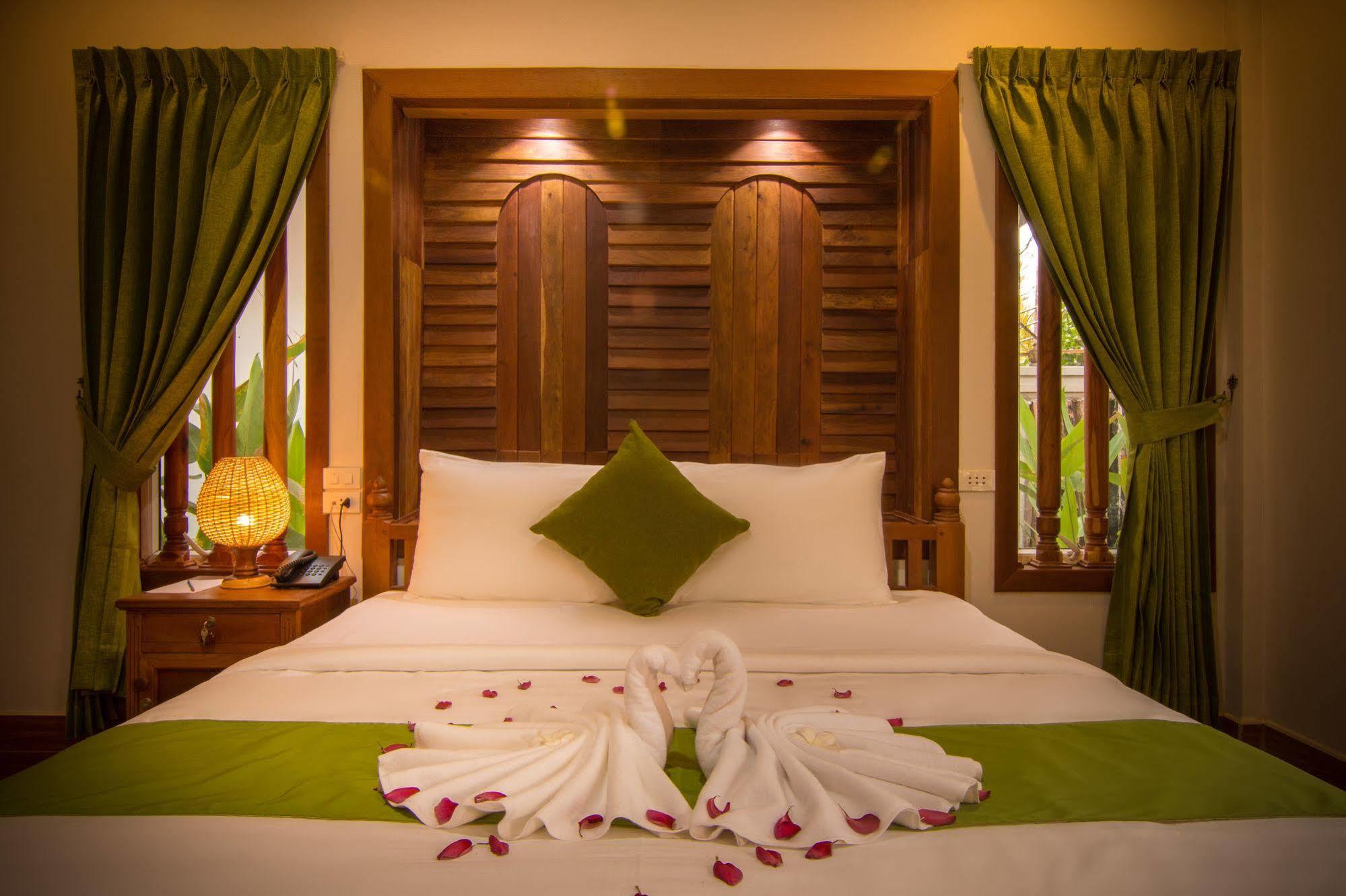 Ravorn Villa Boutique Battambang Bagian luar foto