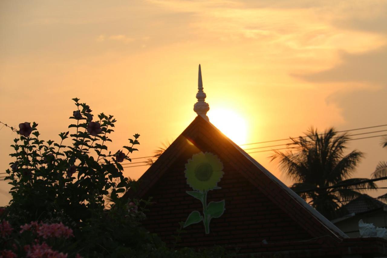 Ravorn Villa Boutique Battambang Bagian luar foto