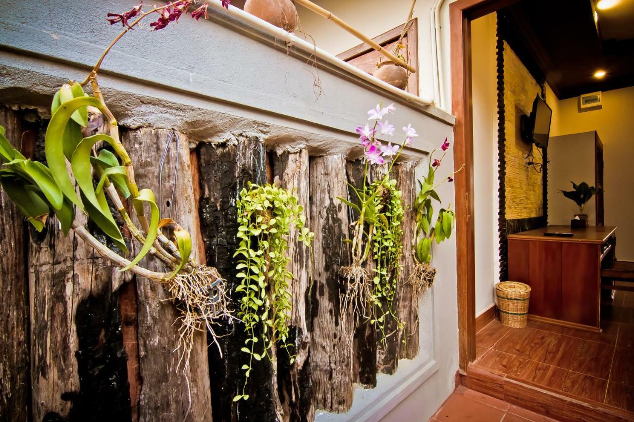 Ravorn Villa Boutique Battambang Bagian luar foto